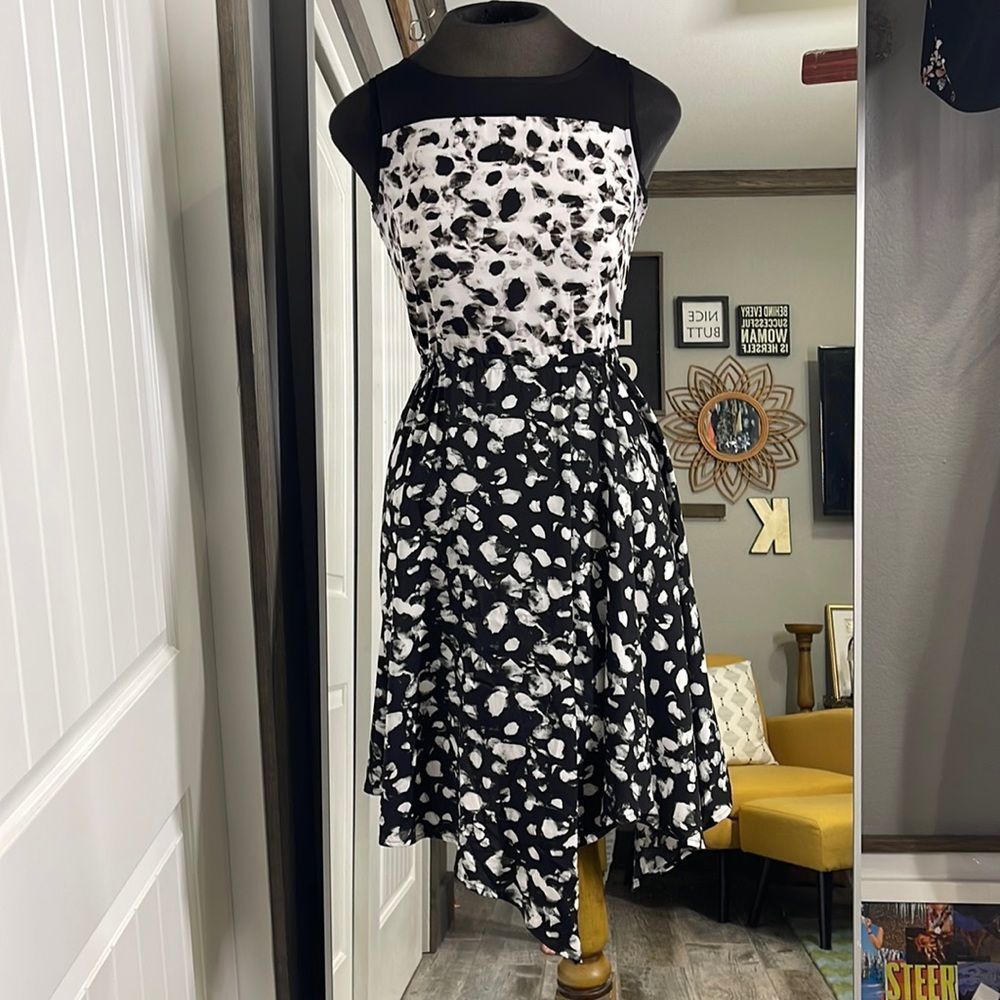 Simply Vera Wang flowing dress with pockets Size: XS